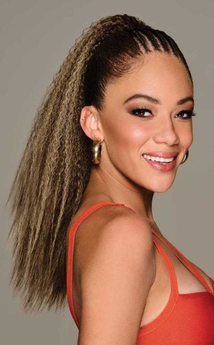 black woman wearing crimped ponytail hairpiece