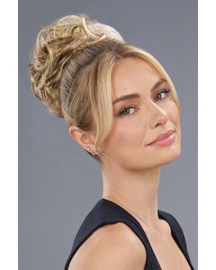 Woman in a medium brown 4.5" hair scrunchie