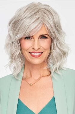 Shoulder-length wavy bob wig with side-swept bangs 